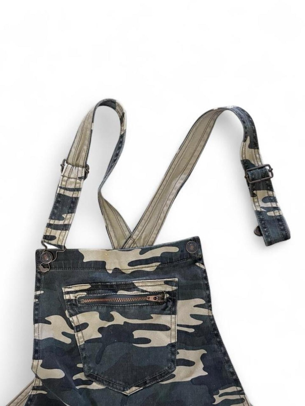 ✨Forever 21 camo overalls in a size29 ✨ - Picture 3 of 5